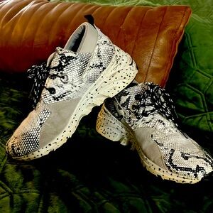 Sz 7 La Shalah Snakeskin Shoes